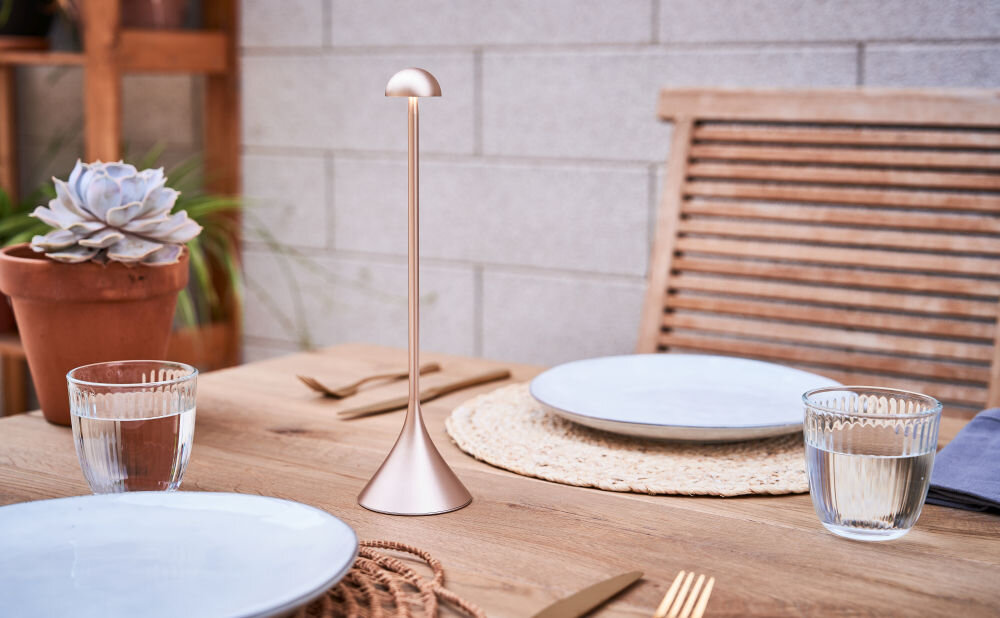 Lampka stołowa LEXON Steli Dome design chlodne, cieple, barwy rgb, jasnosc