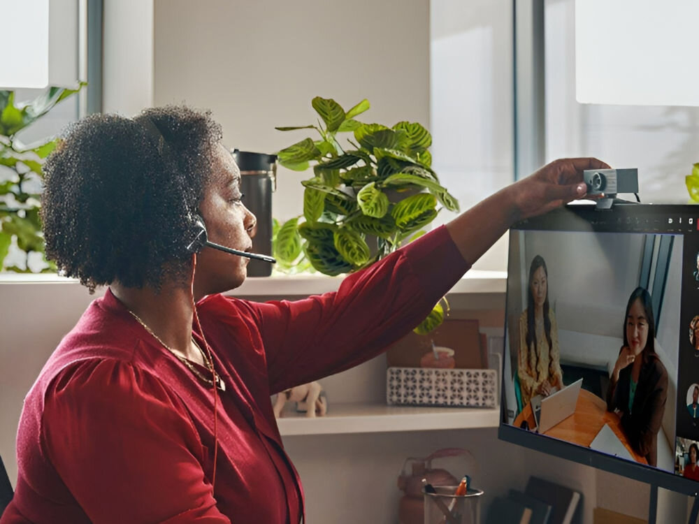 Słuchawki nauszne POLY Blackwire 3320 dynamic EQ, podczas komunikacji, automatycznie dostosować korektor podczas słuchania