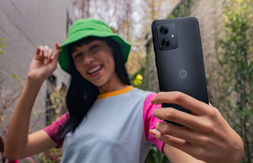 Smartfon MOTOROLA Moto G54 5G ekran bateria aparat procesor ram pamięć pojemność rozdzielczość zdjęcia filmy opis dane cechy blokady system łączność wifi bluetooth obudowa szkło odporność porty muzyka transfer sieć przekątna matryca waga czujniki oled amoled ips