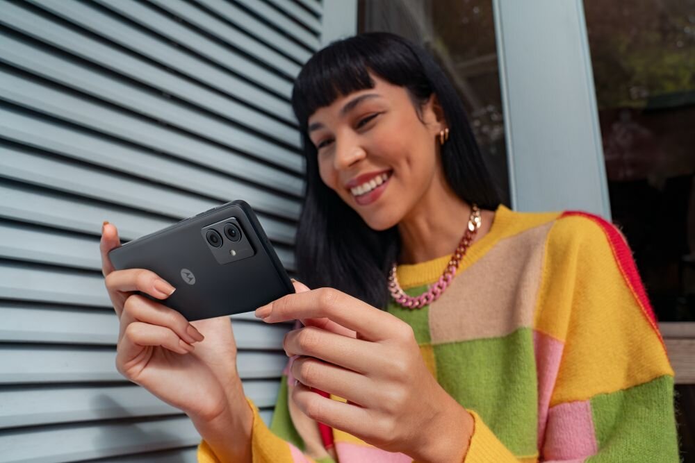 Smartfon MOTOROLA Moto G54 5G ekran bateria aparat procesor ram pamięć pojemność rozdzielczość zdjęcia filmy opis dane cechy blokady system łączność wifi bluetooth obudowa szkło odporność porty muzyka transfer sieć przekątna matryca waga czujniki oled amoled ips