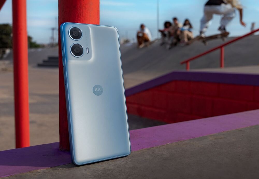 Smartfon MOTOROLA Moto G24 ekran bateria aparat procesor ram pamięć pojemność rozdzielczość zdjęcia filmy opis dane cechy blokady system łączność wifi bluetooth obudowa szkło odporność porty muzyka transfer sieć przekątna matryca waga czujniki oled amoled ips