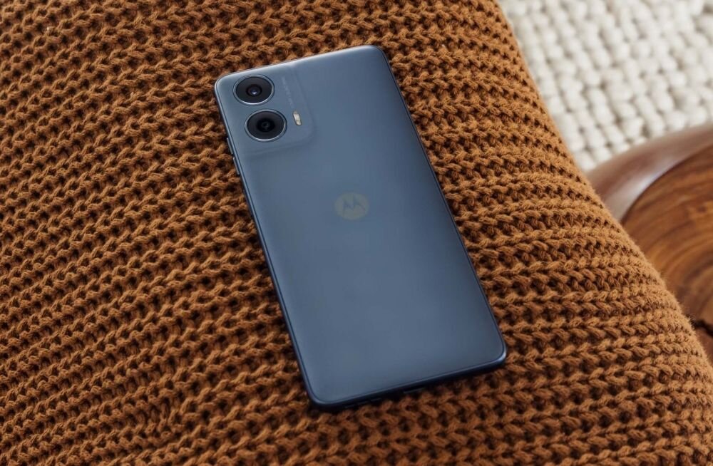 Smartfon MOTOROLA Moto G24 ekran bateria aparat procesor ram pamięć pojemność rozdzielczość zdjęcia filmy opis dane cechy blokady system łączność wifi bluetooth obudowa szkło odporność porty muzyka transfer sieć przekątna matryca waga czujniki oled amoled ips