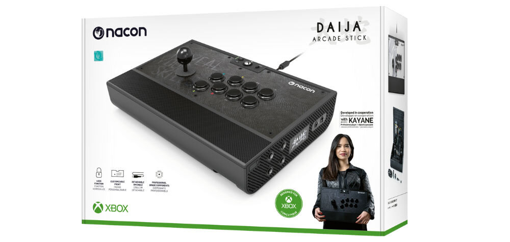 Kontroler NACON Daija Arcade Stick prezentacja opakowania kontrolera na białym tle trzy wymienne panele dwa z gotową grafiką i jeden pusty do samodzielnego zaprojektowania unikalny wygląd wyrażenie siebie wyróżnienie się personalizacja