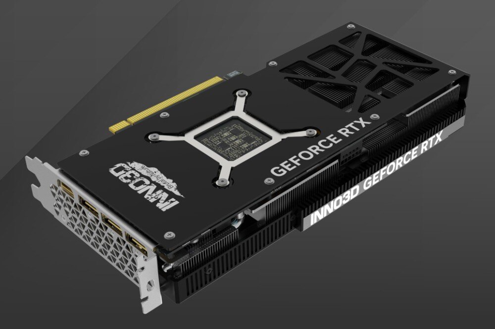 Karta graficzna INNO3D GeForce RTX 4070 Ti Super Twin X2 16GB Widok tylnej strony karty graficznej z czarną metalową płytą ochronną i napisem 'GEFORCE RTX', metalowy backplate, wygląd
