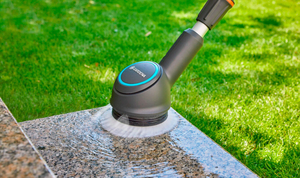 Szczotka akumulatorowa GARDENA AquaBrush Universal 18V P4A Solo 14842-55 szczotka obrtowa miekkie wlosie nie uszkodzi delikatnych powierzchni do trudno dostepnych miejsc szerokosc robocza 170 mm