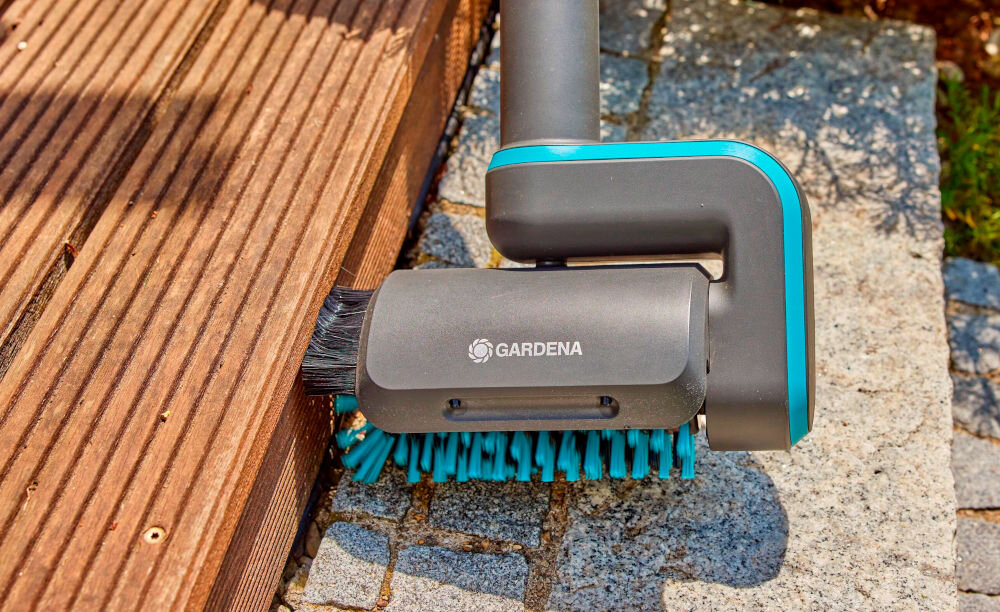 Szczotka akumulatorowa GARDENA AquaBrush Universal 18V P4A Solo 14842-55 szczotka rolkowa do mycia nierownych powierzchni dotrze do kazdego rowka i szczeliny srednica robocza w poziomie 190 mm w pionie 100 mm