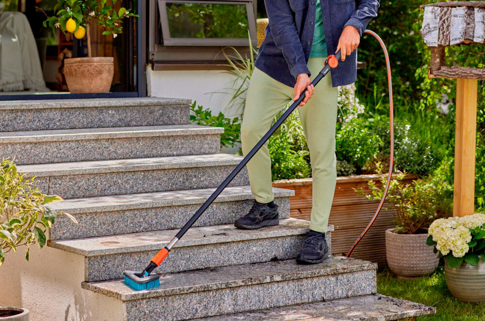 Szczotka GARDENA Cleansystem Flex Twarda 18814-20 przylacza Original GARDENA System kompatybilnosc ze wszystkimi trzonkami przeplywowymi Original GARDENA Cleansystem art. 18800, 18802, 18804 wszechstronne narzedzie efektywnosc wygoda