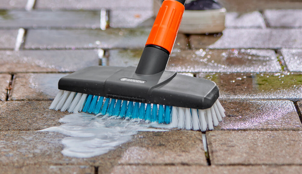 Szczotka GARDENA Cleansystem Twarda 18816-20 szampon tabletki dozownik na trzonku