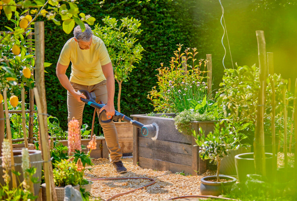 Szczotka GARDENA AquaBrush 14847-20 Kompatybilnosc z GARDENA Universal GARDENA Compact (14840 i 14842) wszechstronne zastosowanie do czyszczenia powierzchni podatnych na zarysowania