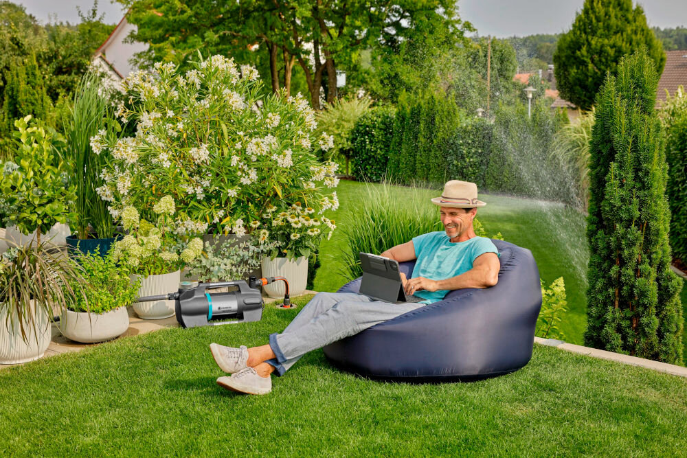 Pompa GARDENA 5600 Silent+ 09057-20 energooszczedna moc 900 W wydajny uklad hydrauliczny przeplyw wody 5600 l/h wyskosc podnoszenia 47 m 4,7 bara innowacyjne kilkustopniowe dzialanie i chlodzenie woda cicha prca 45 dB w odleglosci 5 m nie wymaga wentylatora cieplo rozpraszane w wodzie najwyzsza wydajnosc najnizszy poziom halasu