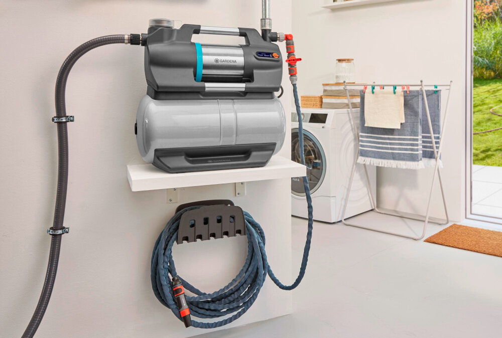 Zestaw hydroforowy GARDENA SilentComfort 09067-20 moc 900 W wydajnosc do 5600 litrow na godzine cisnienie akustyczne 42 dB w odleglosci 5 metrow cicha praca