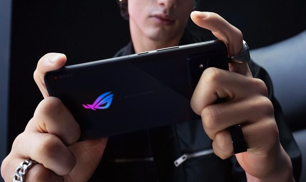 Smartfon ASUS ROG Phone 8    ekran bateria aparat procesor ram pamięć pojemność rozdzielczość zdjęcia filmy opis dane cechy blokady system łączność wifi bluetooth obudowa szkło odporność porty muzyka transfer sieć przekątna matryca waga czujniki oled amoled ips
