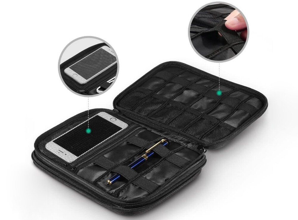 Etui na dysk UGREEN 50147B Rozłożone czarne etui z widocznym smartfonem w siatkowej kieszeni i długopisem pod elastyczną gumką, opatrzone dwoma zbliżeniami w kołach pokazującymi detale siatki oraz rozciągliwość gumowego uchwytu