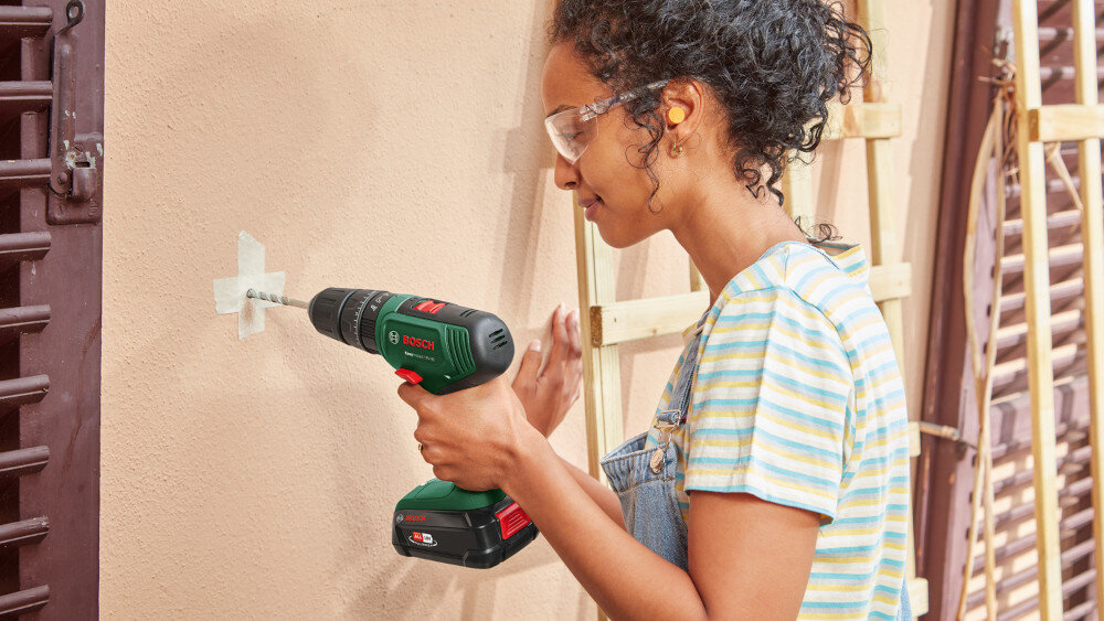 Wiertarko-wkrętarka udarowa BOSCH EasyImpact 18V-40 Zestaw-wkrętarka BOSCH EasyImpact 18V-40 Zestaw dla majsterkowiczow profesjonalistow funkcjonalnosc wiertarki i wkretarki mechanizm udarowy liczba udarow 24450 ud/min kompleksowe rozwiazanie