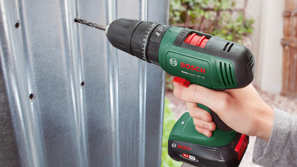 Wiertarko-wkrętarka udarowa BOSCH EasyImpact 18V-40 Zestaw-wkrętarka BOSCH EasyImpact 18V-40 Zestaw ergonomiczna rekojesc antyposlizgowe tworzywo lekka konstrukcja 1,4 kg