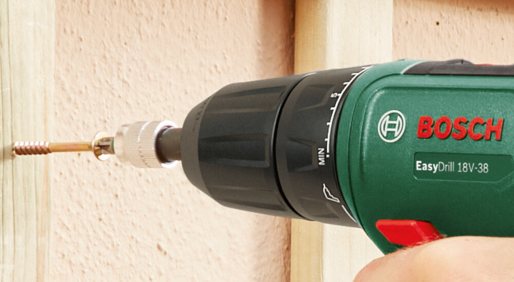 Wiertarko-wkrętarka BOSCH EasyDrill 18V-38 06039D8003 ścina domu zbliżenie na uchwyt wiertarski szybkozaciskowy uchwyt wiertarski Auto-Lock o zakresie od 1,5 do 13,0 mm średnica wiercenia do 30 mm w drewnie do 10 mm w stali do 13 mm w aluminium wkręcanie wkrętów o średnicy do 8 mm w drewnie bez konieczności wcześniejszego nawiercania