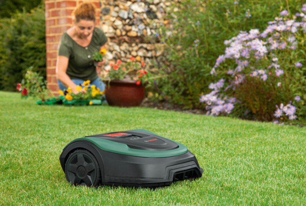 Robot koszący BOSCH Indego XS 300 06008B0003 doskonaly trawnik wolny czas wygoda eklogia jakosc funkcjonalnosc zaawansowane technologie