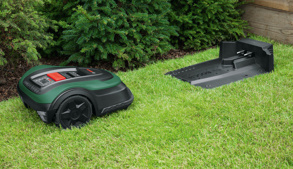 Robot koszący BOSCH Indego XS 300 06008B0003 stacja dokujaca czas ladowania okolo 45 minut czas pracy okolo 45 minut rownomierne rozprowadzenie trawy naturalny nawoz