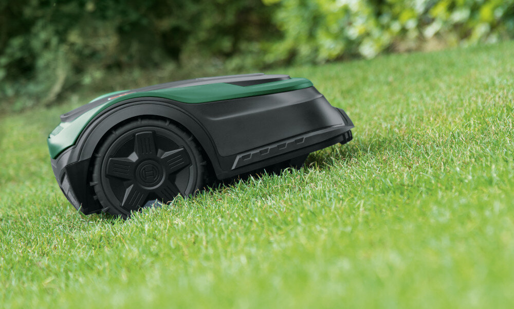 Robot koszący BOSCH Indego XS 300 06008B0003 innowacyjny automatyczne mapowanie terenu tworzenie harmonogramow koszenia pokonywanie terenu o nachyleniu do 27%