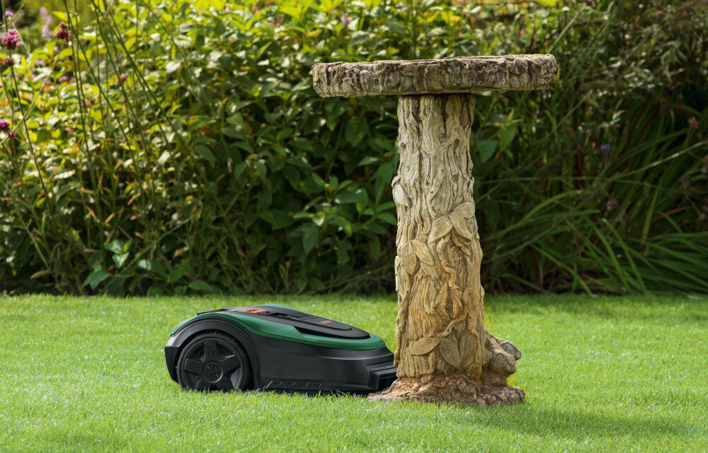 Robot koszący BOSCH Indego XS 300 06008B0003 czujnik deszczu czujnik zatrzymania awaryjnego STOP czujnik wykrywania przeszkod bezpieczne uzytkowanie