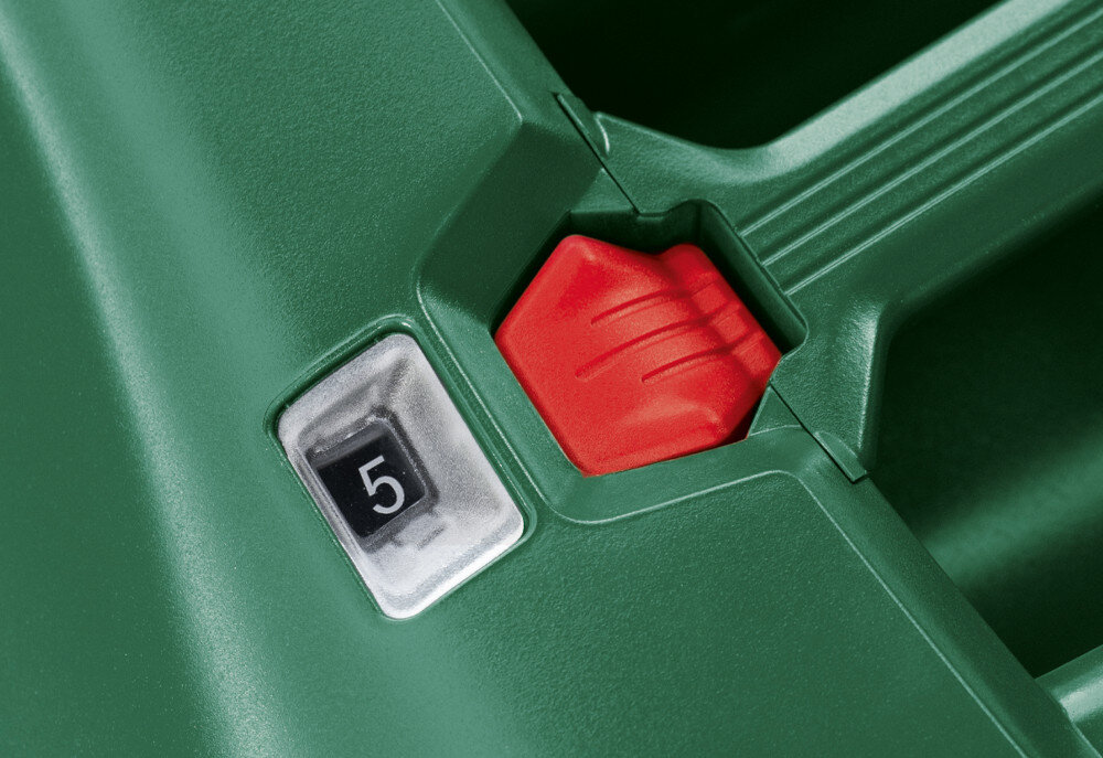 Kosiarka akumulatorowa BOSCH AdvancedlRotak 36V-44-750 06008B9G00 zbliżenie na przycisk centralna 7-stopniowa regulacja wysokości koszenia w zakresie od 25 do 80 mm wygodny przycisk umieszczony na korpusie