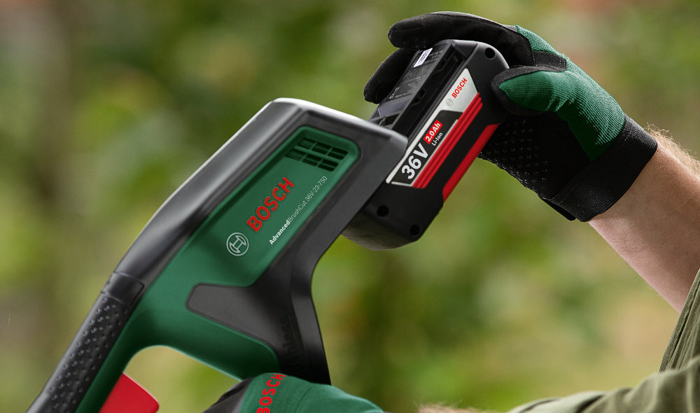Podkaszarka BOSCH AdvancedBrushCut 36V-23-750 06008C1K02 zasilanie akumulator seria BOSCH 36V nie ma efektu pamieci nie ma efektu samorozladowania odporny na nieregularne ladowanie tzw. doladowywanie oszczednosc pieniedzy i energii brak akumulatora i ladowaki w zestawie