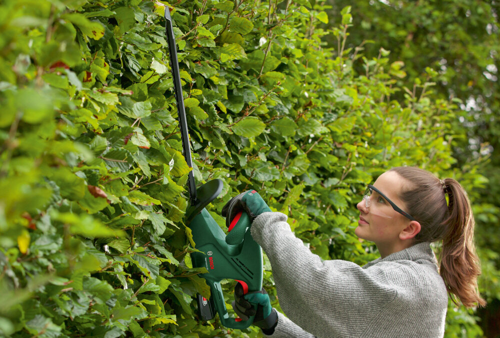 Nożyce do żywopłotu BOSCH EasyHedgeCut 18V-52-13 0600849M01 akumulatorowe system Bosch Anti Blocking ciaglosc pracy bez przerw silnik szczotkowy predkosc do 2400 skok/min