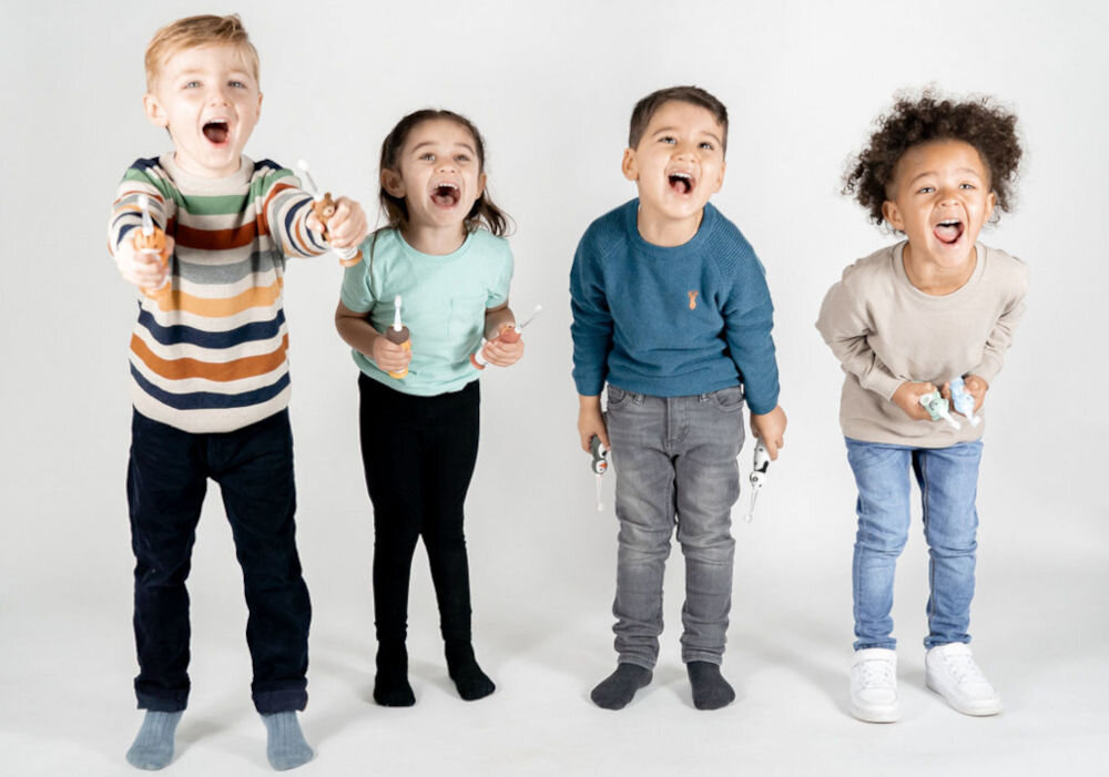 Szczoteczka soniczna BRUSH-BABY WildOnes Małpka możliwość ładowania światło dyskotekowe timer ulubione zwierzątko dzieci przeznaczenie wiek przyjemność szczotkowania 