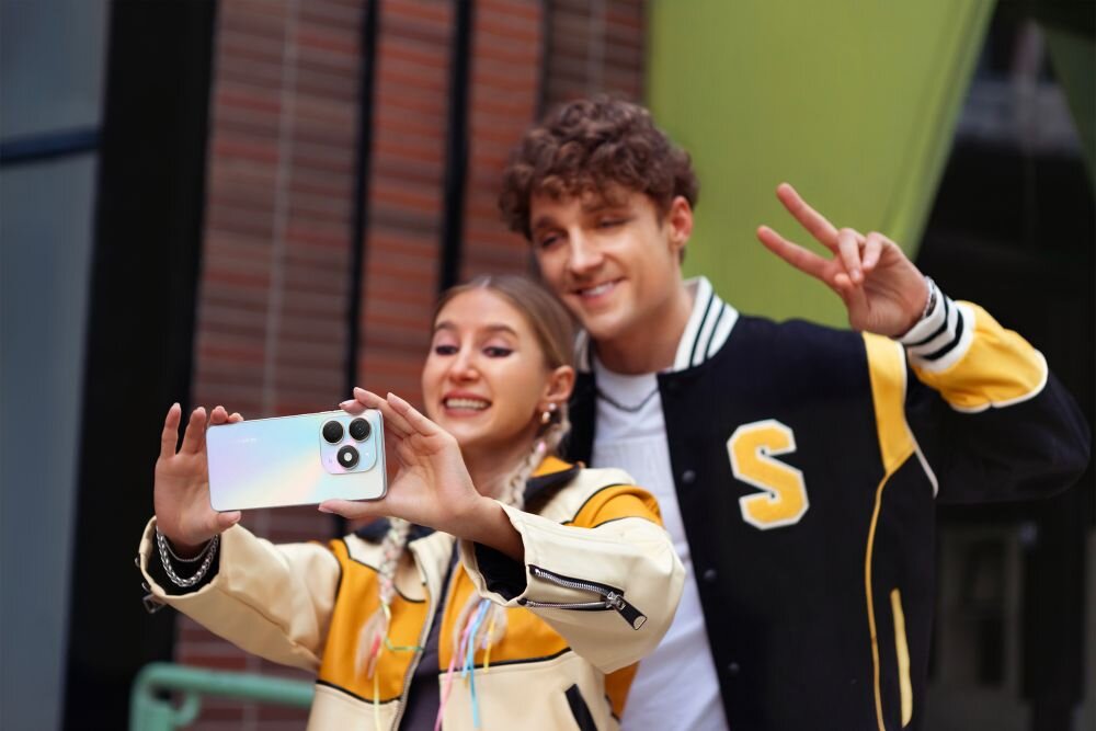 Smartfon TECNO Spark 20   ekran bateria aparat procesor ram pamięć pojemność rozdzielczość zdjęcia filmy opis dane cechy blokady system łączność wifi bluetooth obudowa szkło odporność porty muzyka transfer sieć przekątna matryca waga czujniki oled amoled ips