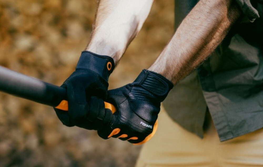 Rękawice robocze FISKARS 1071129 (rozmiar 8) komfort wygoda siatka mesh pianka EVA dopasowanie redukcja wentylacja