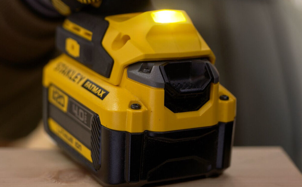 Klucz udarowy STANLEY V20 SFMCF940M1-QW dioda LED optymalna widocznosc