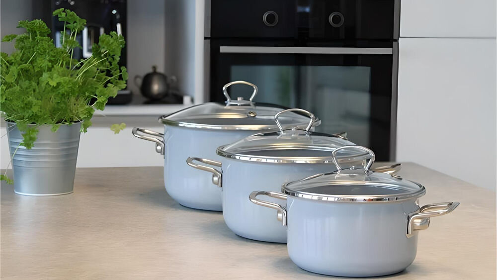 Garnek BELIS Premium 20 cm Szary pojemność 3,5 l solidne wykonanie stylowy design grubość 2mm wysoka jakość emalii czarny kolor uniwersalny charakter ręczne wykończenie unikalny egzemplarz szklana pokrywa z otworem wentylacyjnym funkcjonalność estetyka praktyczny elegancki  