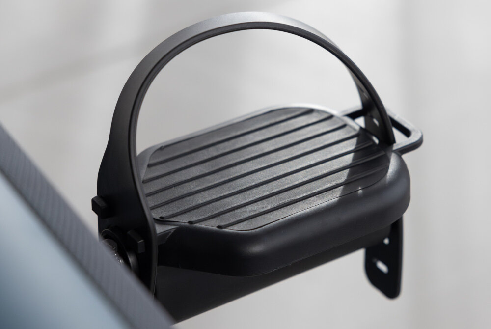 Rower indukcyjny KETTLER Hoi Ride+ zatrzaskowe pedaly stabilna pozycja stopy bezpieczna wygodna jazda maksymalna waga uzytkownika do 130 kg