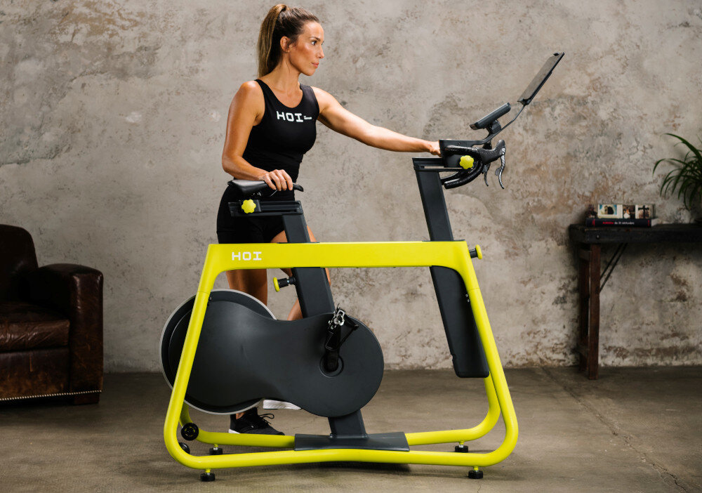 Rower spinningowy KETTLER Hoi Frame+ Szary trenuje cale cialo regulacja oporu 20-stopniowa skala za pomca komputera funkcja elektronicznej zmiany biegow sterowanie elektronicznie dzieki komputerowi w czasie rzeczywistym informacje o przekladni i przelozeniu