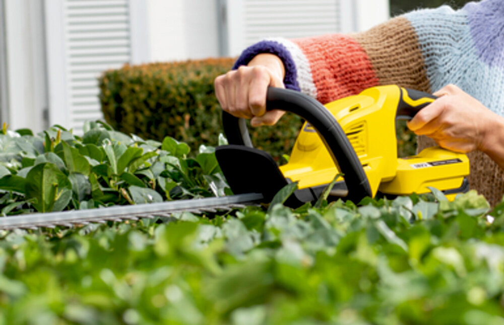 Nożyce do żywopłotów KARCHER HGE 18-45 1.444-230.0 450mm 18V akumulatorowe waga 2,7 kg ergonomiczny uchwyt lekkie solidnie zaprojektowane wygodna bezpieczna obsluga