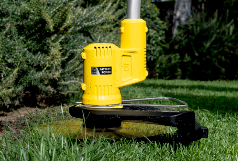 Podkaszarka akumulatorowa KARCHER LTR 36-33 1.444-351.0 zylka tnaca srednica 2 mm ciecie do 600 m2 na jednym ladowaniu z akumulatorem 5,0 Ah automatyczna regulacja dlugosci zylki idealna dlugosc maksymalna efektywnosc precyzja przycinania