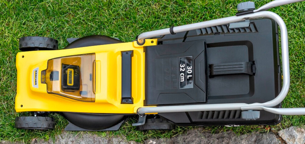 Kosiarka akumulatorowa KARCHER LMO 2-18 Battery Set 1.445-401.0 trawnik widok z góry na kosiarkę stalowe noże precyzyjne cięcie trwałość i sprawne działanie szerokość koszenia do 32 cm