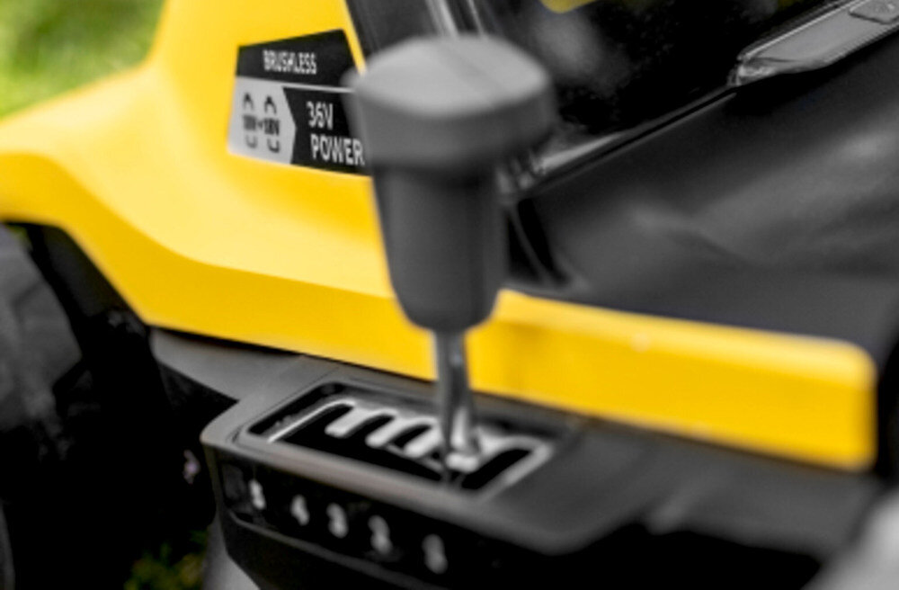 Kosiarka akumulatorowa KARCHER LMO 5-18 Dual 1.445-430.0 6-stopniowa regulacja wysokosci koszenia od 25 do 75 mm funkcja koszenia do samej krawedzi trawnika oszczednosc