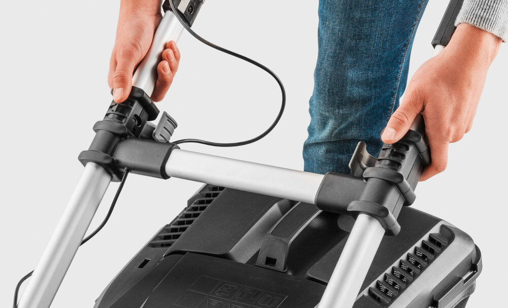 Kosiarka akumulatorowa KARCHER LMO 5-18 Dual 1.445-430.0 do efektywnego koszenia trawnikow funkcjonalne narzedzie specjalny uchwyt zintegrowany z obudowa wygodne przenoszenie waga 14 kg skladana konstrukcja wygodne przechowywanie