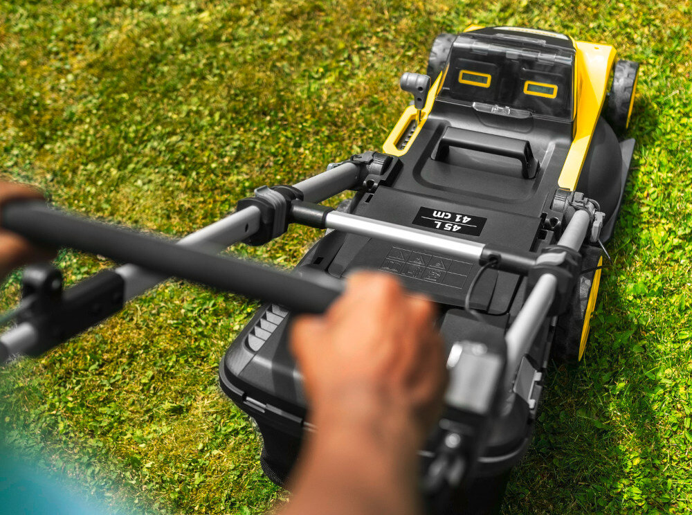 Kosiarka akumulatorowa KARCHER LMO 5-18 Dual 1.445-430.0 wygoda uchwyt bardzo wygodny miekkie wykonczenie pewny chwyt ochrona dloni