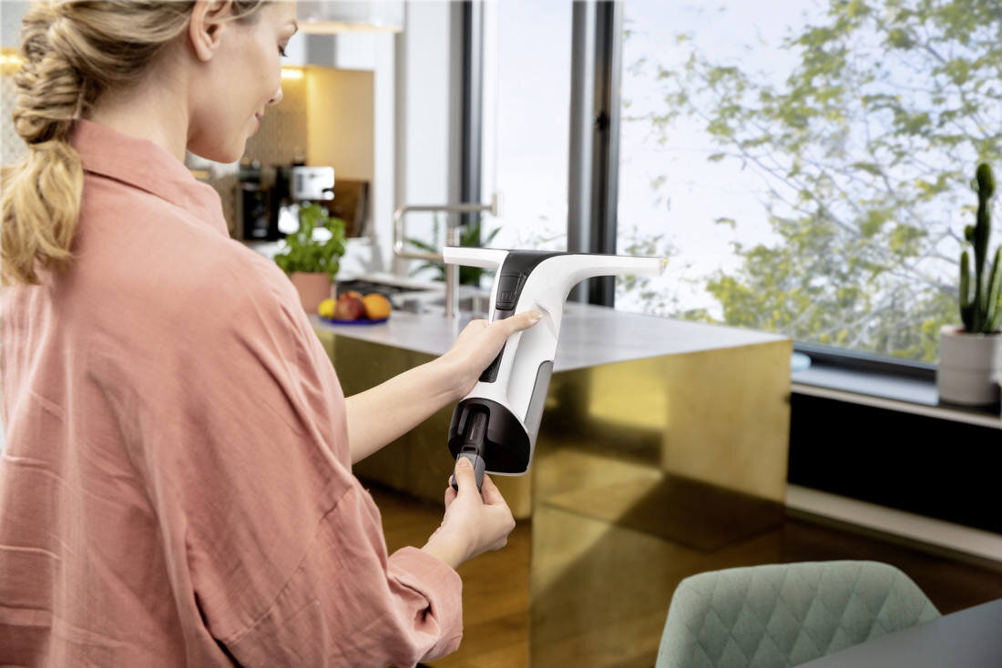 Myjka do okien KARCHER BATERYJNA WV 4-4 Plus 1.633-540.0 długi czas pracy bateria 2,5 Ah powierzchnia ładowanie