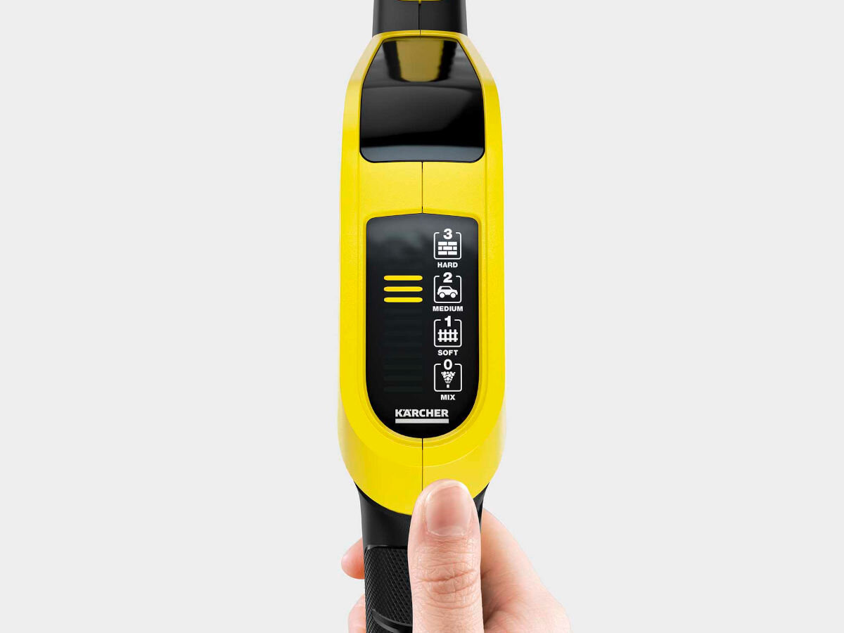 Pistolet KARCHER 2.644-327.0, spust, blokada, Bezpieczeństwo, komfort, na białym tle zbliżenie na wyświetlacz pistoletu