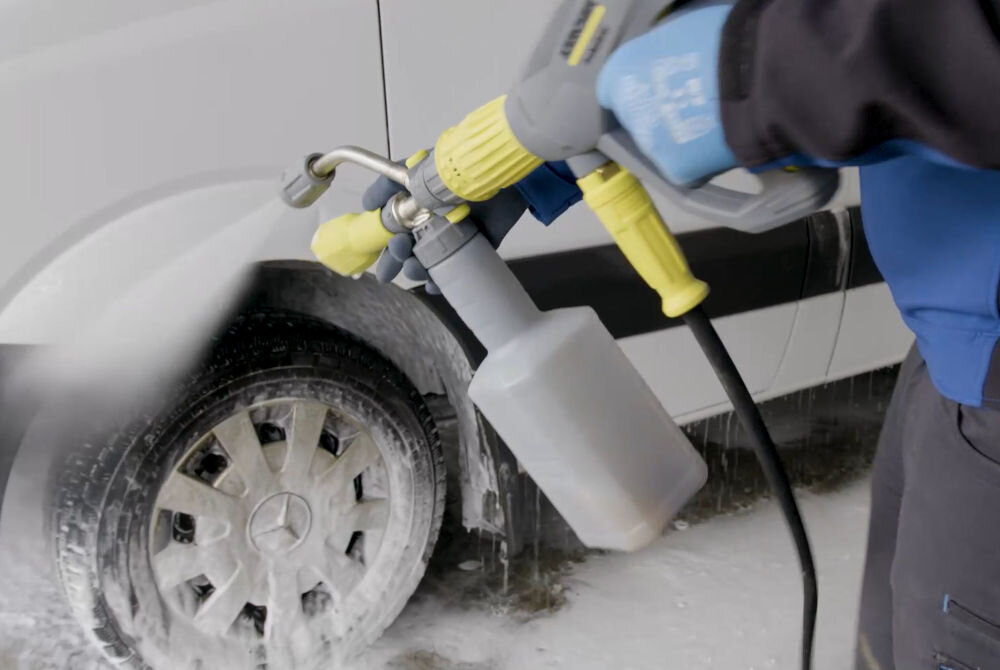 Lanca pianowa KARCHER Professional DUO Advanced TR 4.112-067.0 zbliżenie na zbiornik na detergent