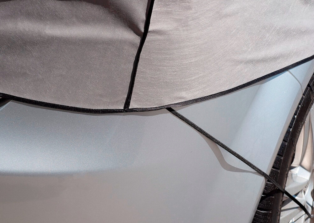 Pokrowiec na samochód CARPASSION Half 10017 (rozmiar M-L) zbliżenie na materiał i linki pokrowca na samochodzie szyty ręcznie ręczne wykonanie kontrola jakość na każdym etapie produkcji