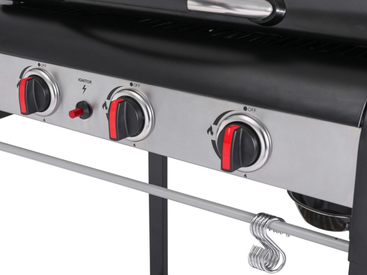 Grill gazowy YATO YG-20009 9 KW 60 x 42 cm, zapalnik, piezo, panel, pokrętła, regulacja, na białym tle zbliżenie na 3 pokrętła grilla