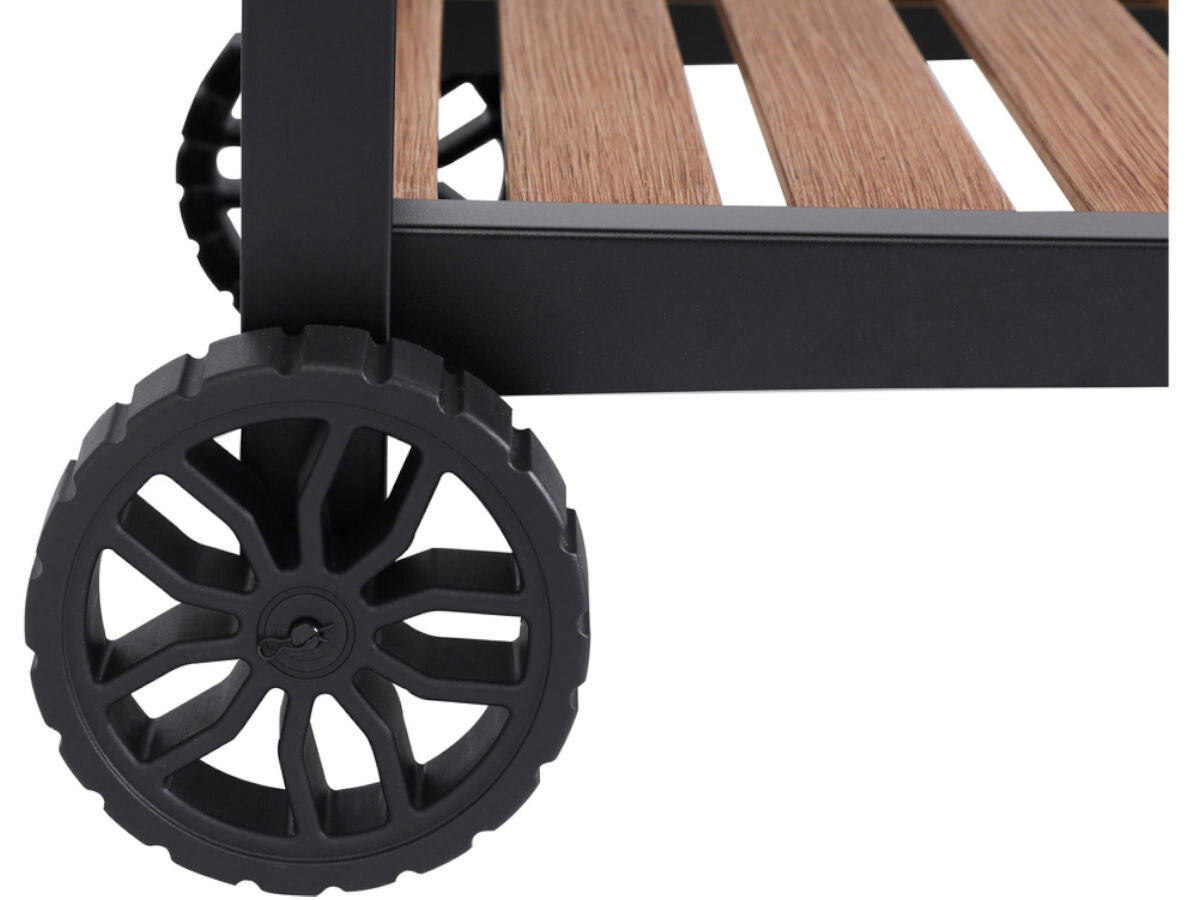 Grill gazowy YATO YG-20009 9 KW 60 x 42 cm, kółka, PE, waga, wytrzymałość, na białym tle zbliżenie na kółka grilla oraz dolną podstawkę grilla