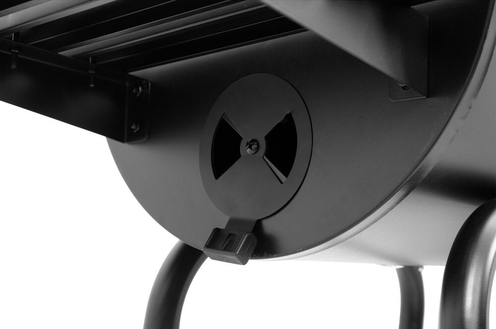 Grill węglowy LUND 99902 47 x 34 cm, normy, certyfikat, wymagania, LFGB, na białym tle zbliżenie na otwór wylotowy regulowany pod grillem