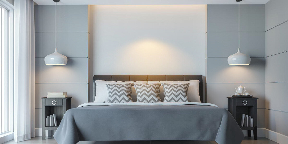 Inteligentna żarówka LED TP-LINK Tapo L535E 8.6W E27 Wi-Fi, Instalacja, Bluetooth, prostota, konfiguracja, sypialnia z dwiema wiszącymi lampami.