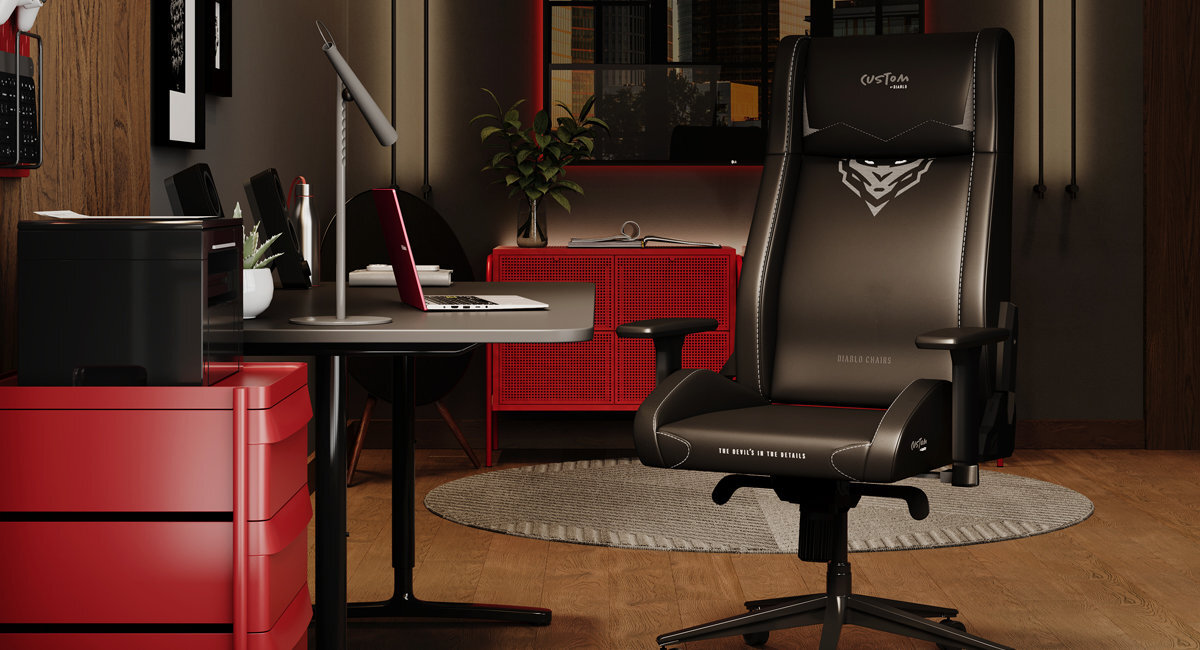 DIABLO CHAIRS X-Custom Czarny fotel w pokoju przy biurku