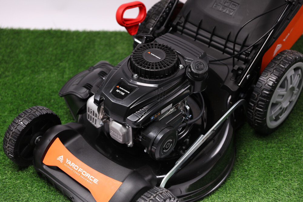 Kosiarka spalinowa YARD FORCE YF-GMA53E Zongshen z napędem 530mm 2.7kW silnik 4-suwowy marki Zongshen NP170 dluga i bezawaryjna praca pojemnosc 170 cm3 technologia OHV wysoka wydajnosc niskie spalanie